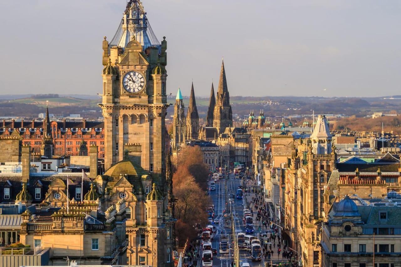 Spacious City Centre Family Room Edinburgh Exterior photo